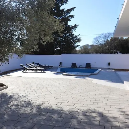 Krk, Sottovento With Pool, 8p *