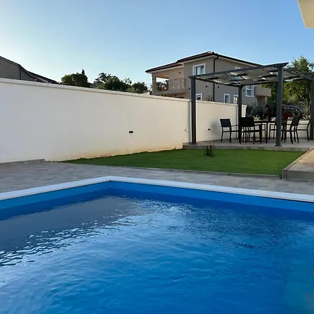 Krk, Sottovento With Pool, 8p