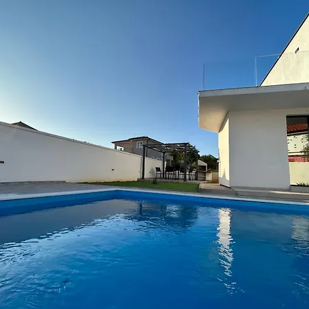 Krk, Sottovento With Pool, 8p