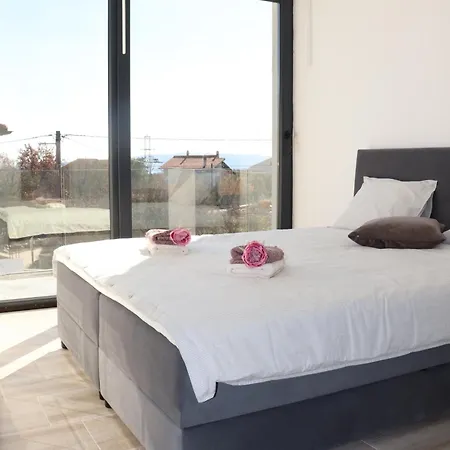 Krk, Sottovento With Pool, 8p *