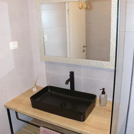 Krk, Sottovento With Pool, 8p Villa