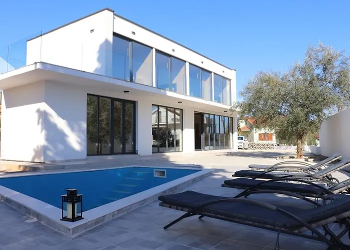 Krk, Sottovento With Pool, 8p * Žgaljić