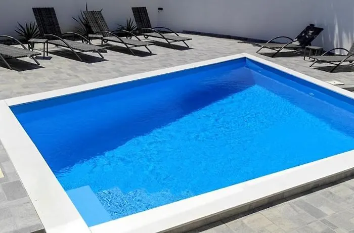 别墅 Krk, Sottovento With Pool, 8p *