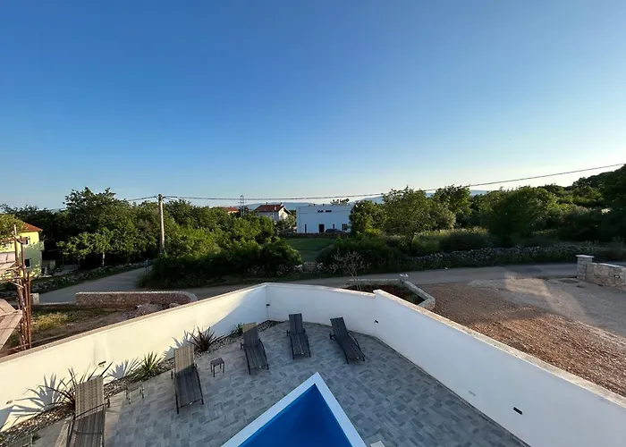 Krk, Sottovento With Pool, 8p Villa *