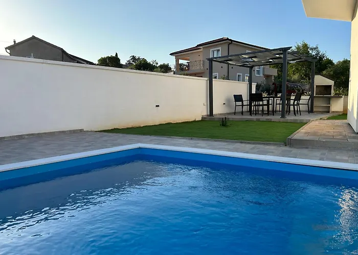 Krk, Sottovento With Pool, 8p