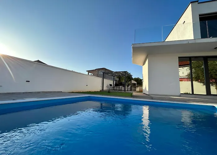 Krk, Sottovento With Pool, 8p