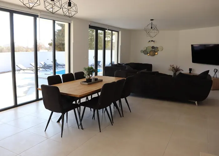 Krk, Sottovento With Pool, 8p Villa Žgaljić