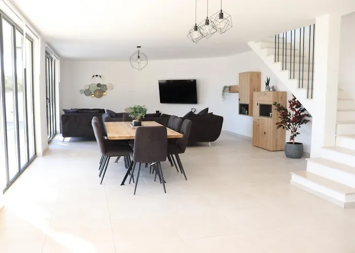 Villa Krk, Sottovento With Pool, 8p Žgaljić