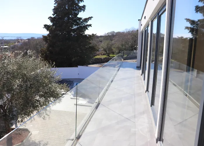 Krk, Sottovento With Pool, 8p Villa *