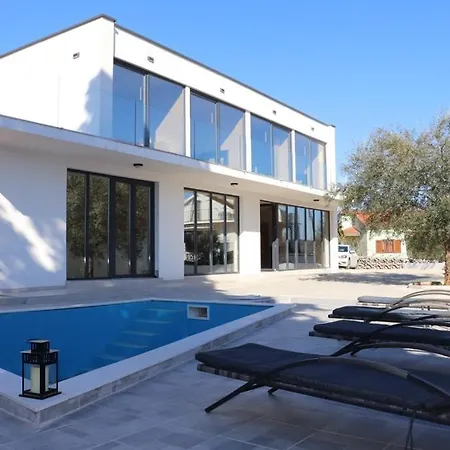 Krk, Sottovento With Pool, 8p * Žgaljić
