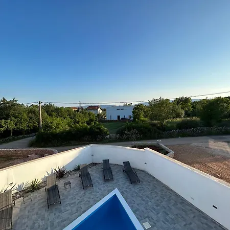 Krk, Sottovento With Pool, 8p Vila *
